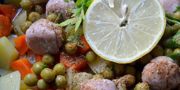 овощное рагу с куриными шариками