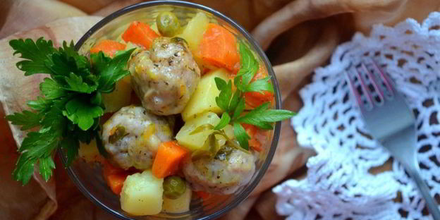 овощное рагу с куриными шариками