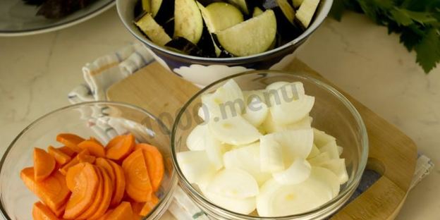 овощное рагу с мясным фаршем и баклажанами в духовке