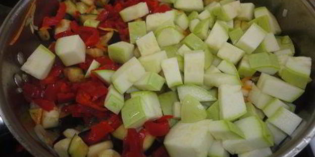 овощное рагу с орехами