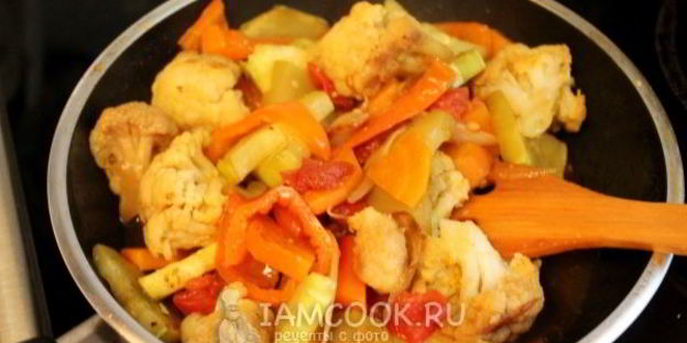 овощное рагу с цветной капустой и кабачками