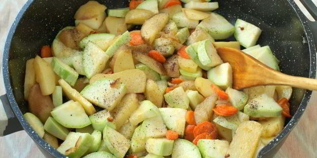 овощное рагу с цветной капустой и стручковым горошком