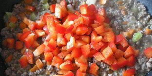 паста торкио с рагу из ягненка и сладким перцем