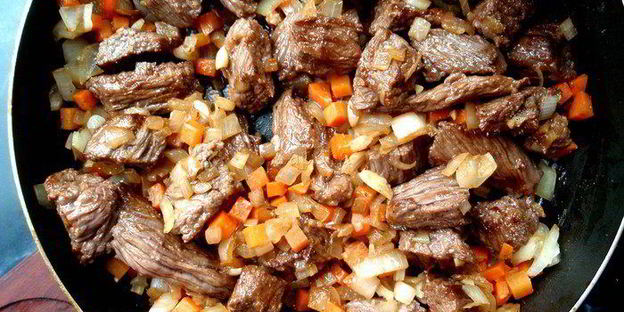 рагу из говядины с подливой, запеченное под фольгой homequeen