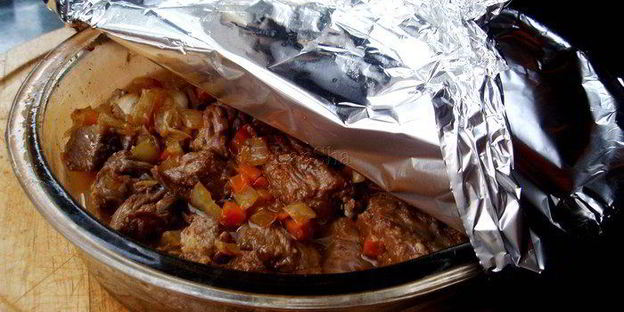 рагу из говядины с подливой, запеченное под фольгой homequeen