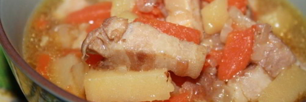 Рагу из картофеля со свиной грудинкой в мультиварке