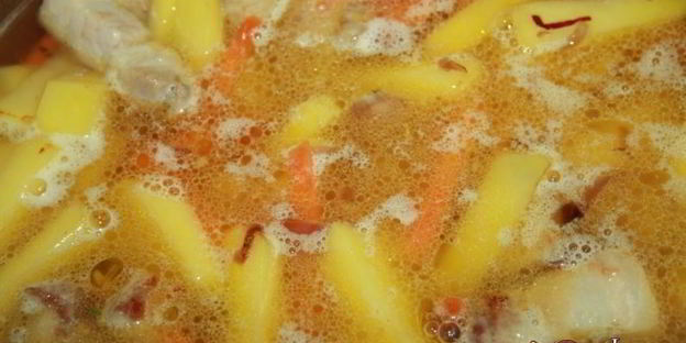 рагу из картофеля со свиной грудинкой в мультиварке