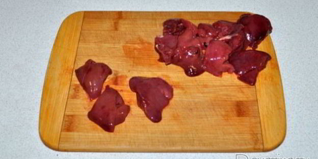 рагу из куриных сердечек и печени