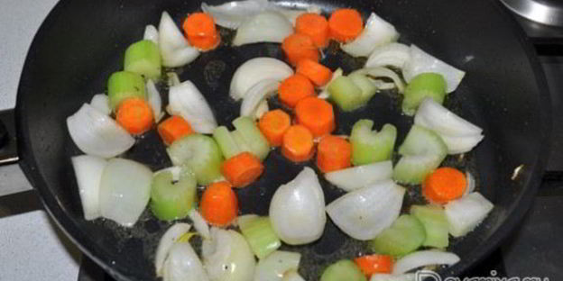 рагу из куриных сердечек и печени