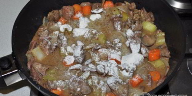 рагу из куриных сердечек и печени