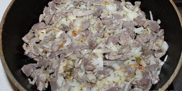 рагу из куриных желудочков