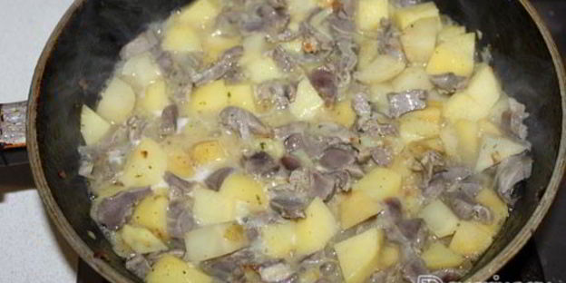 рагу из куриных желудочков