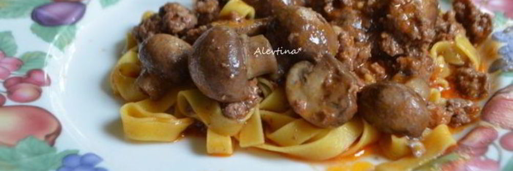 Рагу ягненка с грибами и пастой