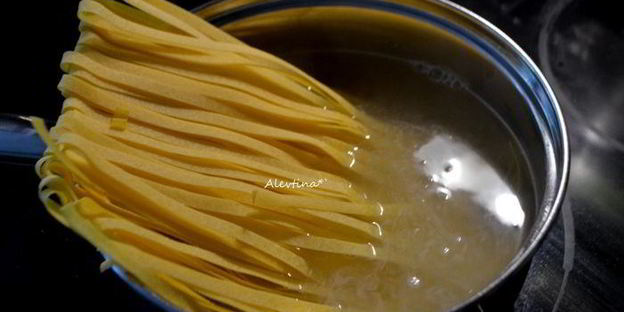 рагу ягненка с грибами и пастой