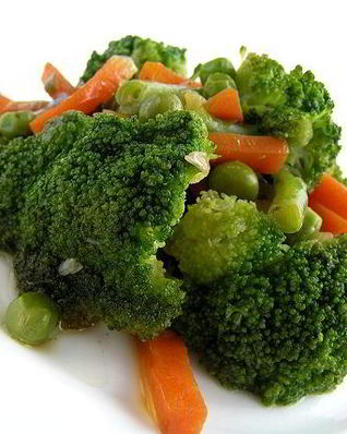 Зеленое рагу с имбирем и морковью