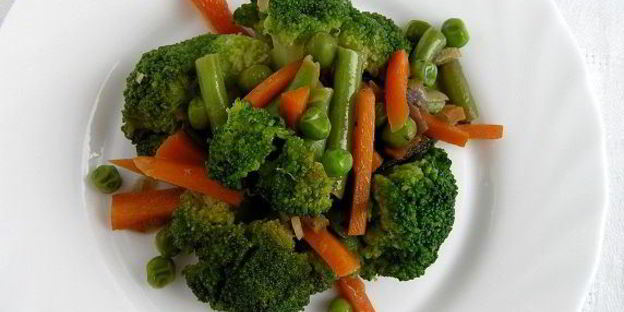 зеленое рагу с имбирем и морковью