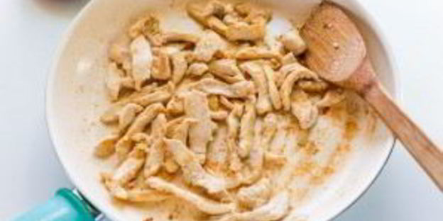 рисовая лапша с курицей и овощами