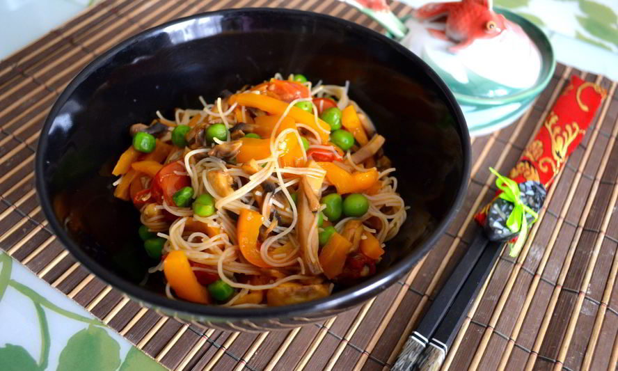 Рецепт рисовой лапши с овощами и соусом терияки