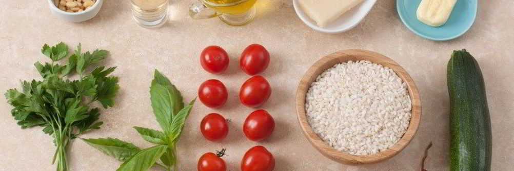 Летнее ризотто с помидорами черри, цукини и кедровыми орешками