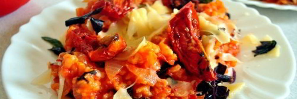 Ризотто с копченым беконом и томатами