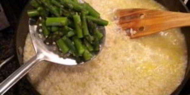 ризотто с помидорами и спаржей