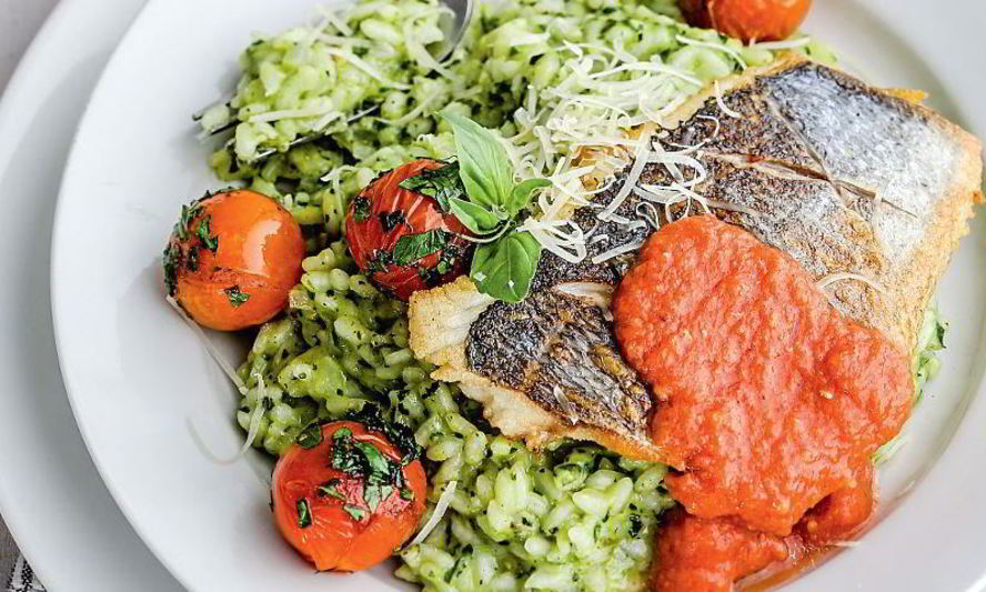 Рецепт сибаса с лимонно-базиликовым ризотто