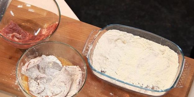 свиная отбивная с ризотто и яблочным чатни