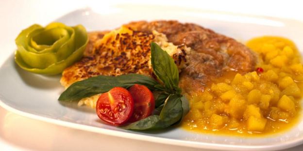 свиная отбивная с ризотто и яблочным чатни