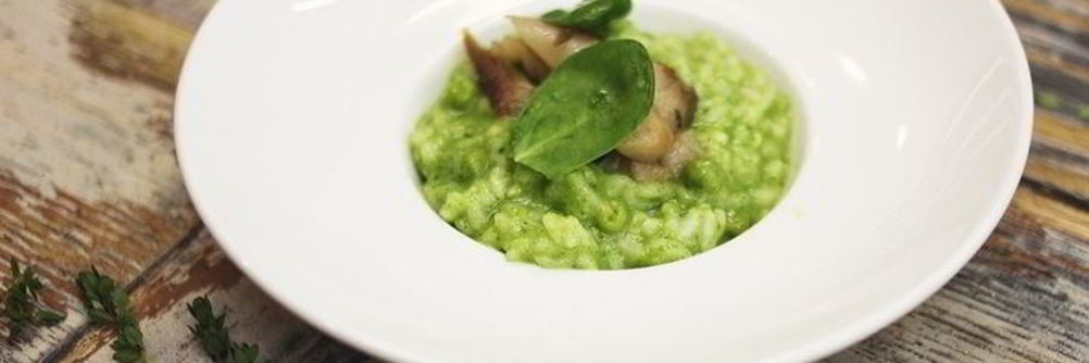 Зеленое ризотто со скумбрией