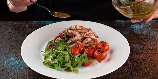 ароматные щупальца кальмаров на гриле