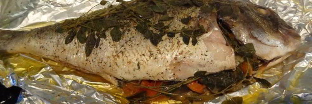 Дорада, фаршированная овощами и орегано по-канарски