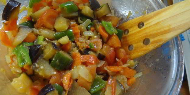 дорада, фаршированная овощами и орегано по-канарски