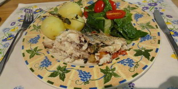 дорада, фаршированная овощами и орегано по-канарски