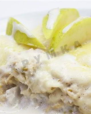 Филе судака в сливках с яблоком