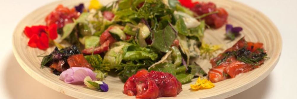 Форель, маринованная в ягодах и арбузный салат