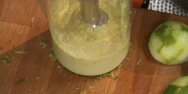 форель, маринованная в ягодах и арбузный салат