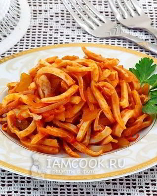 Кальмары с икрой из соленых огурцов