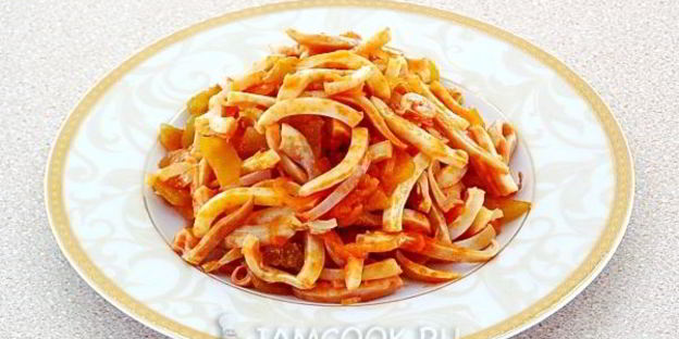 кальмары с икрой из соленых огурцов