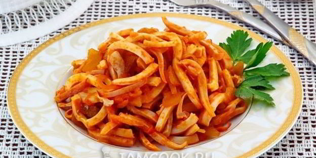 кальмары с икрой из соленых огурцов