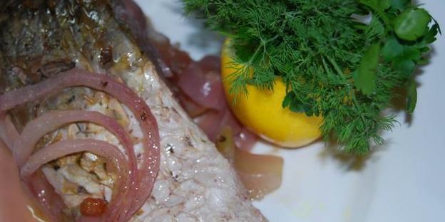 карп в красном вине