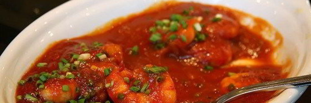 Креветки с каперсами и томатным соусом