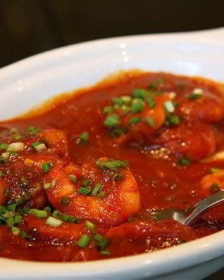 Креветки с каперсами и томатным соусом