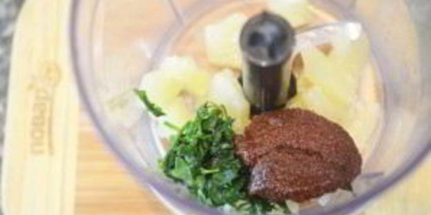 креветки в кокосовой панировке с ананасовой сальсой