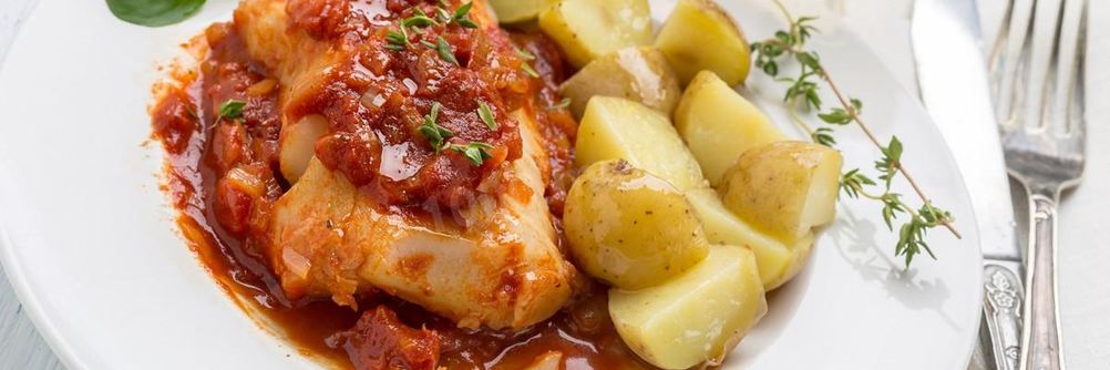 Минтай тушеный в томатном соусе