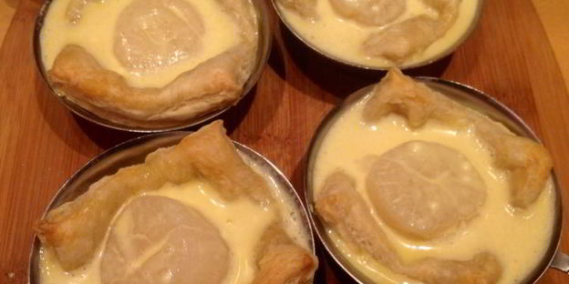 морские гребешки в слоеном тесте