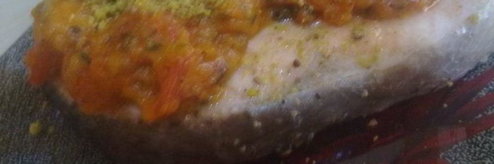 Паровая семга с фисташково-креветочным соусом