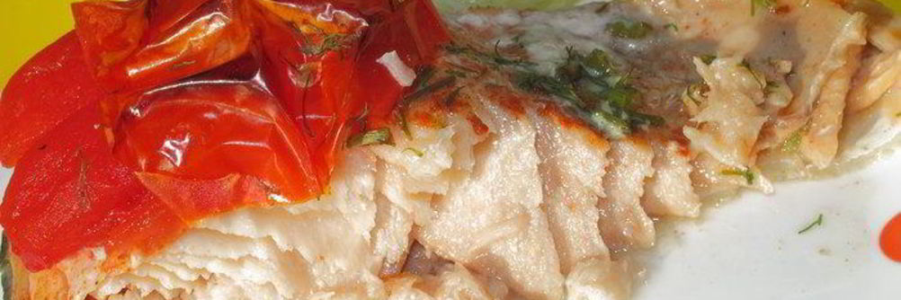 Рыба, запеченная с луком в фольге