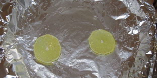 рыба, запеченная с луком в фольге