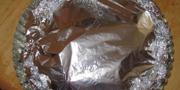 рыба, запеченная с луком в фольге