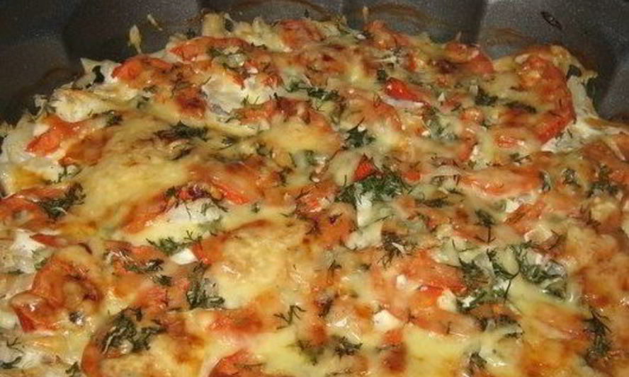 Рецепт рыбы, запеченной с помидорами и сыром